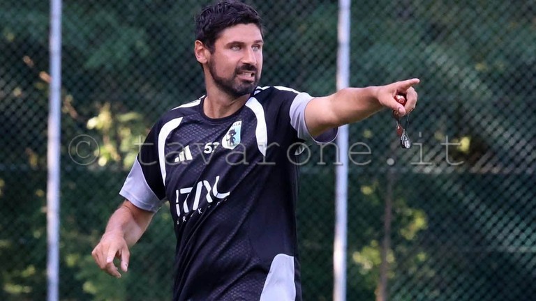 andrea-chiappella-allenatore-virtusentella-calcio-tavarone-serieb